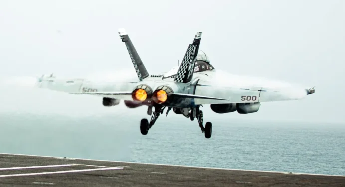 दक्षिण चीन सागर में 30 मिनट के अंदर रहस्यमय तरीके से US फाइटर जेट और नेवी चॉपर क्रैश हो गए