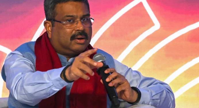 NEET पेपर लीक विवाद के बीच शिक्षा मंत्री धर्मेंद्र प्रधान ने इस्तीफ़ा दिया; जानिए उन्होंने अपने पत्र में क्या कहा