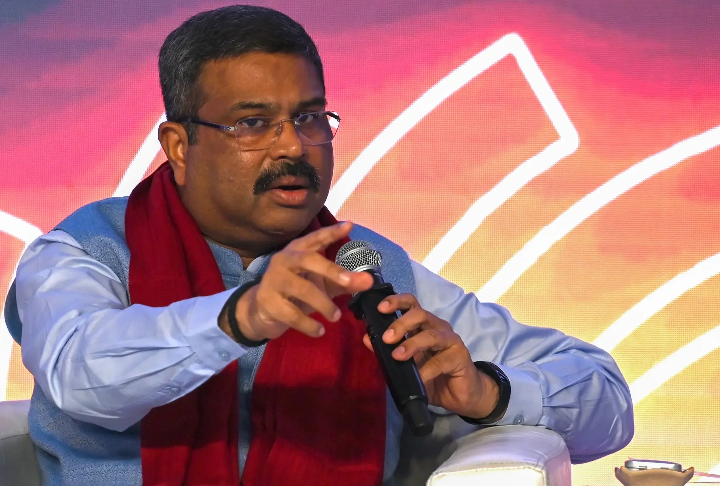 NEET पेपर लीक विवाद के बीच शिक्षा मंत्री धर्मेंद्र प्रधान ने इस्तीफ़ा दिया; जानिए उन्होंने अपने पत्र में क्या कहा